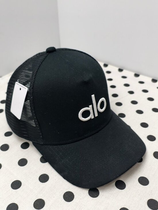 ALO Yoga. Accessories - ☀️ALO Yoga District Trucker Hat